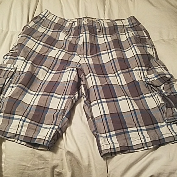 Blue and grey plaid cargo shorts - Picture 1 of 3